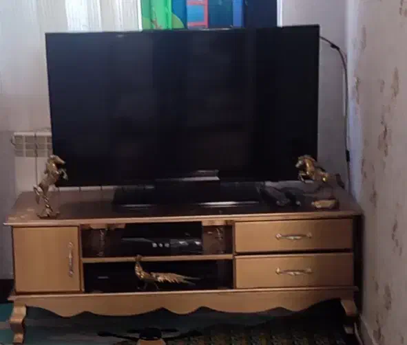 میز تلویزیون چوبی رنگ طلایی|میز تلویزیون|قرچک, شهرک طلائیه|دیوار