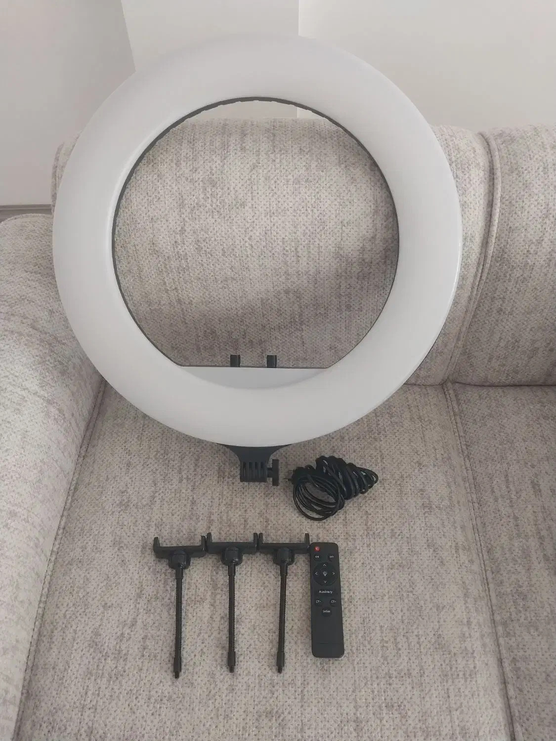 رینگ لایت و نور ثابت ال ای دی روی دوربینی|دوربین عکاسی و فیلمبرداری|شیراز, عفیفآباد|دیوار