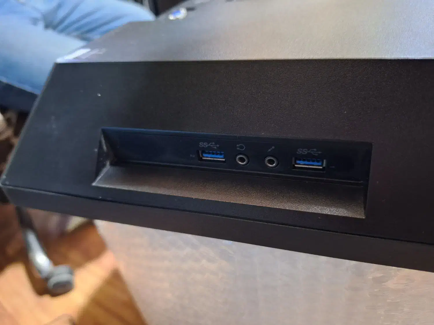 آلین وان|رایانه رومیزی|تهران, فلسطین (میدان انقلاب)|دیوار