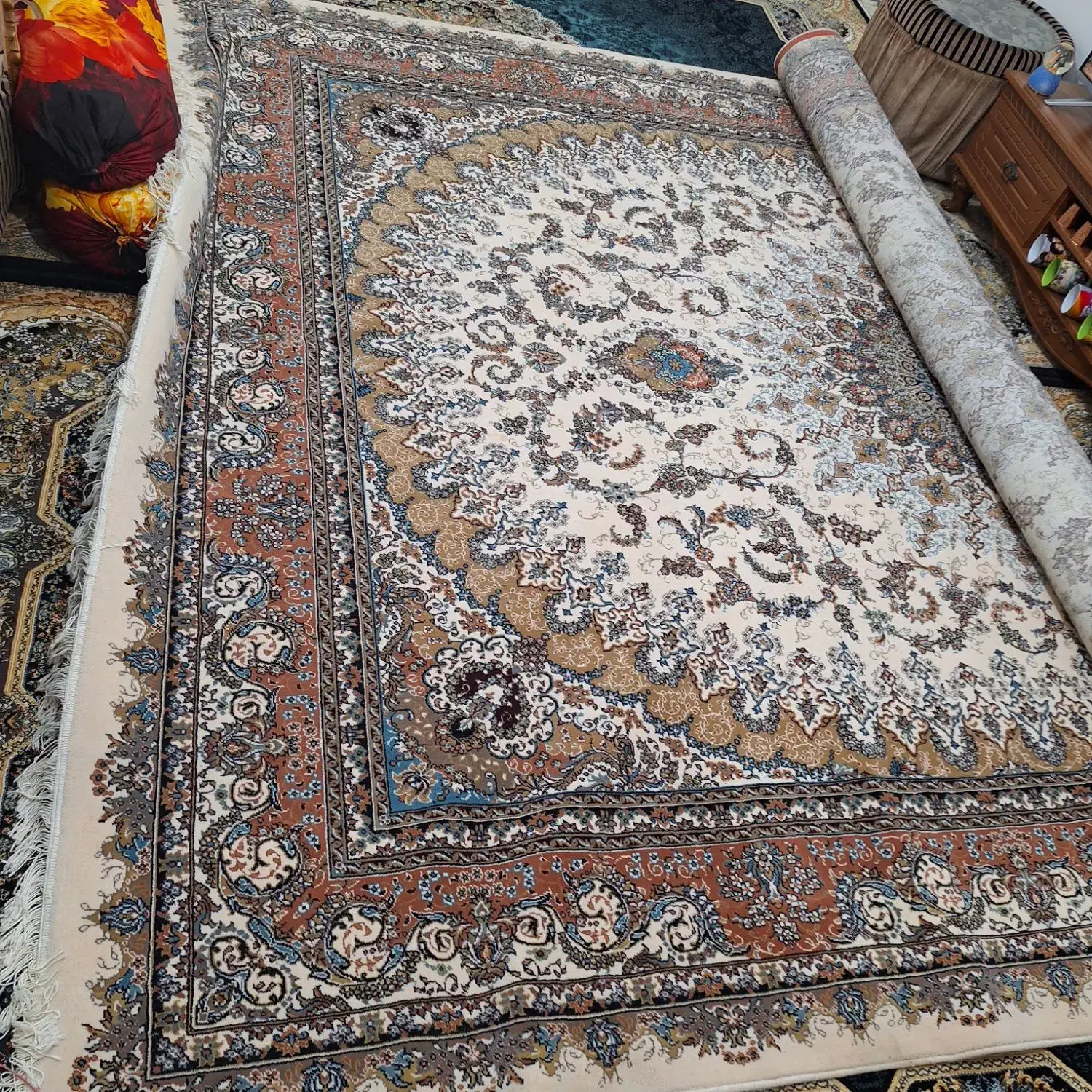 فرش ۱۲ متری ۷۰۰شانه|فرش|چهارباغ, |دیوار