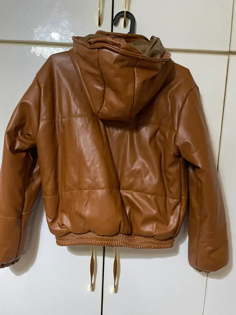 کاپشن و پوتین چرم|لباس|فردیس, شهرک سپاه|دیوار