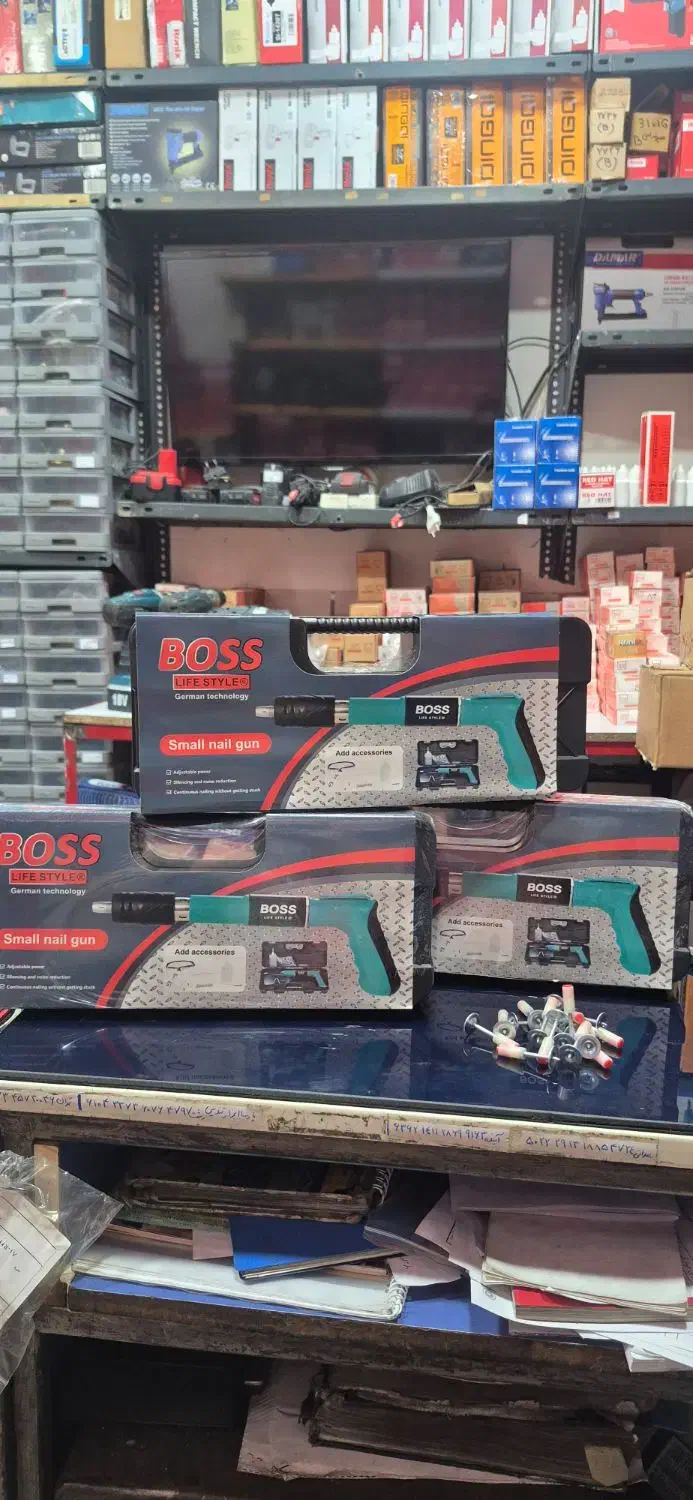 میخکوب چاشنی با کیف و لوازم|ماشین‌آلات صنعتی|رشت, پاستوریزه|دیوار