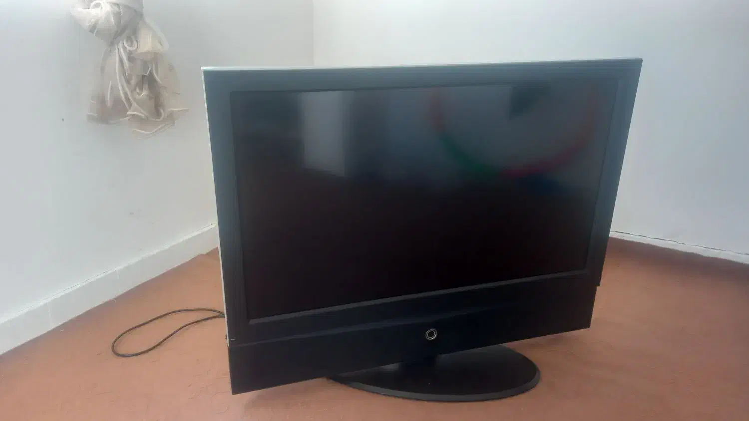 تلوزیون ال سی دی ۴۶ اینچ|تلویزیون و پروژکتور|عجب شیر, |دیوار