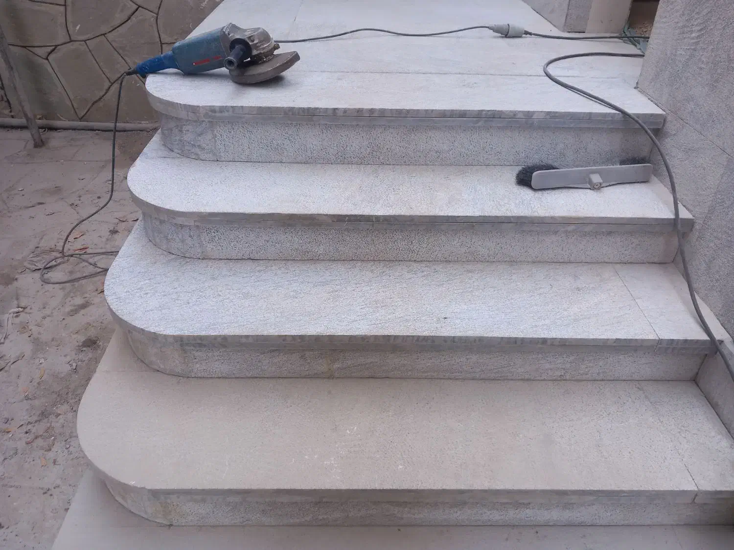 ایزوگام کاری کاشی کاری بدنه و سرامیک سنگ کاری|خدمات پیشه و مهارت|مشهد, کلاهدوز|دیوار