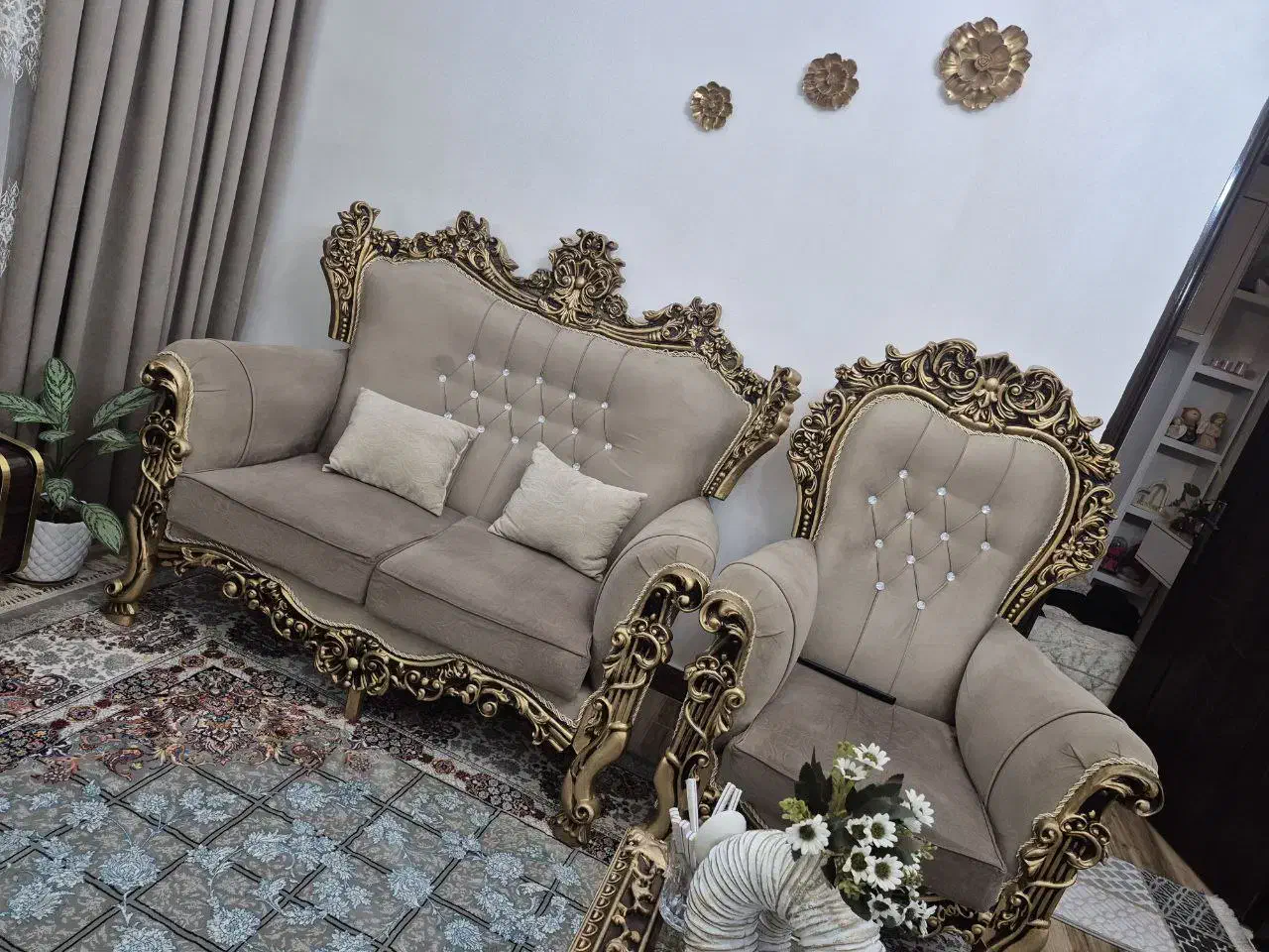 مبل سلطنتی ۷ نفره|مبلمان خانگی و میز عسلی|تولم شهر, |دیوار