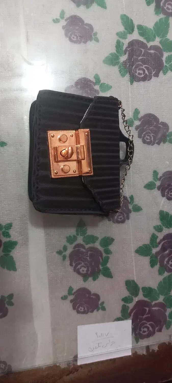 کیف|کیف، کفش، کمربند|اهر, |دیوار