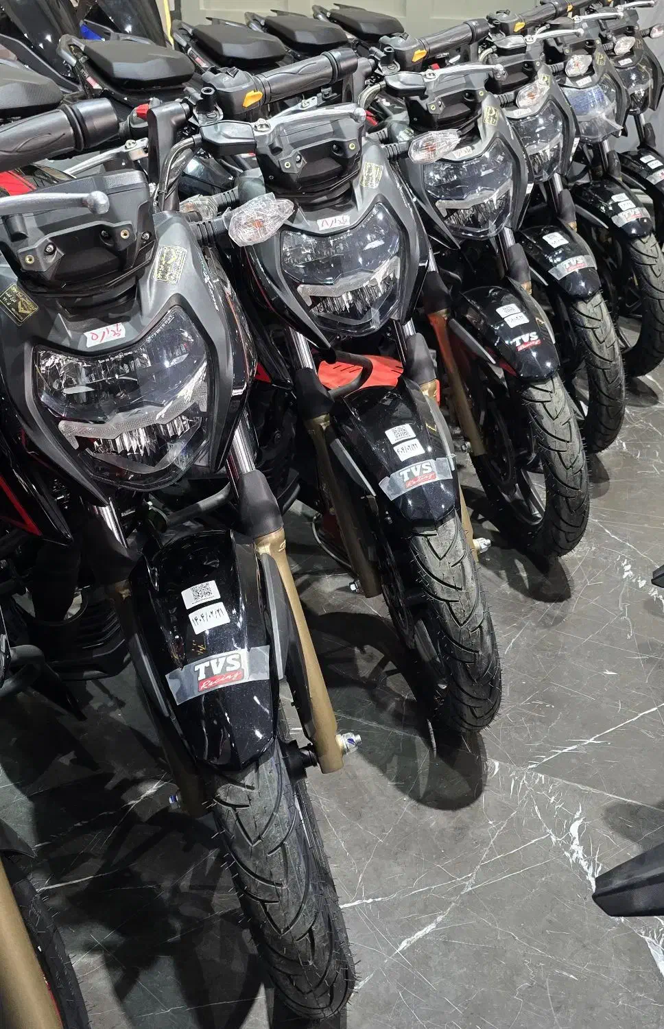 آپاچی ۲۰۰ مدل ۱۴۰۴ صفر ۱۸ ماهه سود بانکی ۱/۵درصد|موتورسیکلت|تهران, آبشار|دیوار