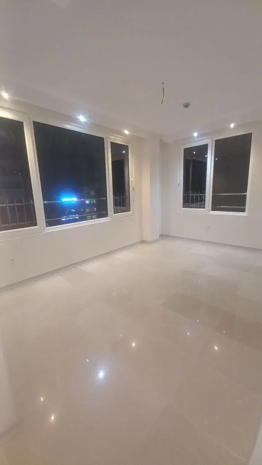 دریا  ۱۳۵ متر ۳ خوابه کیلید نخورده ۲ پارکینگ