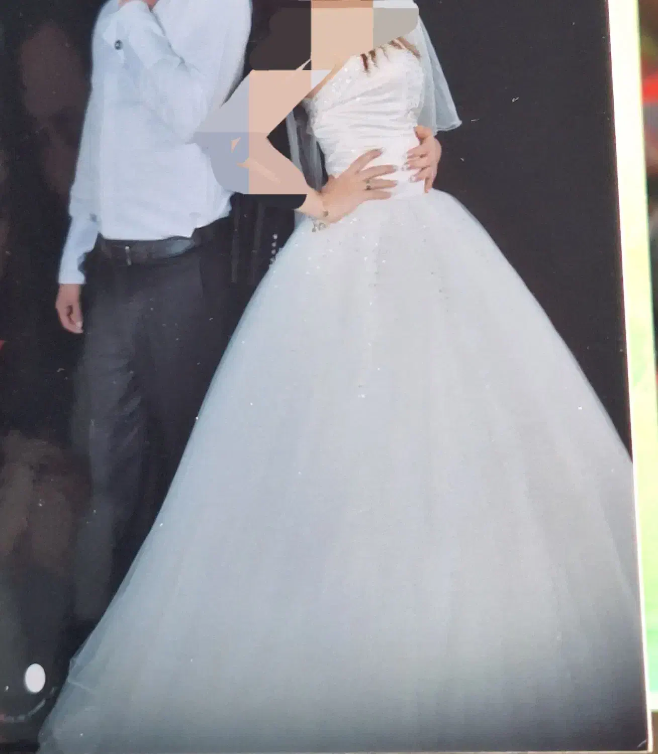 لباس عروس دکلته|لباس|اندیشه, اندیشه فاز ۳|دیوار