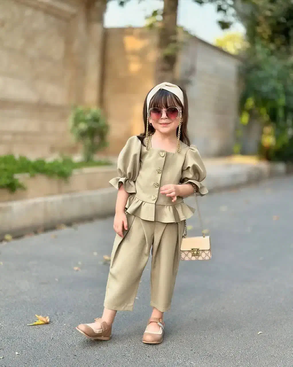 پیداشده|اشیا|قم, باغ شریفی|دیوار