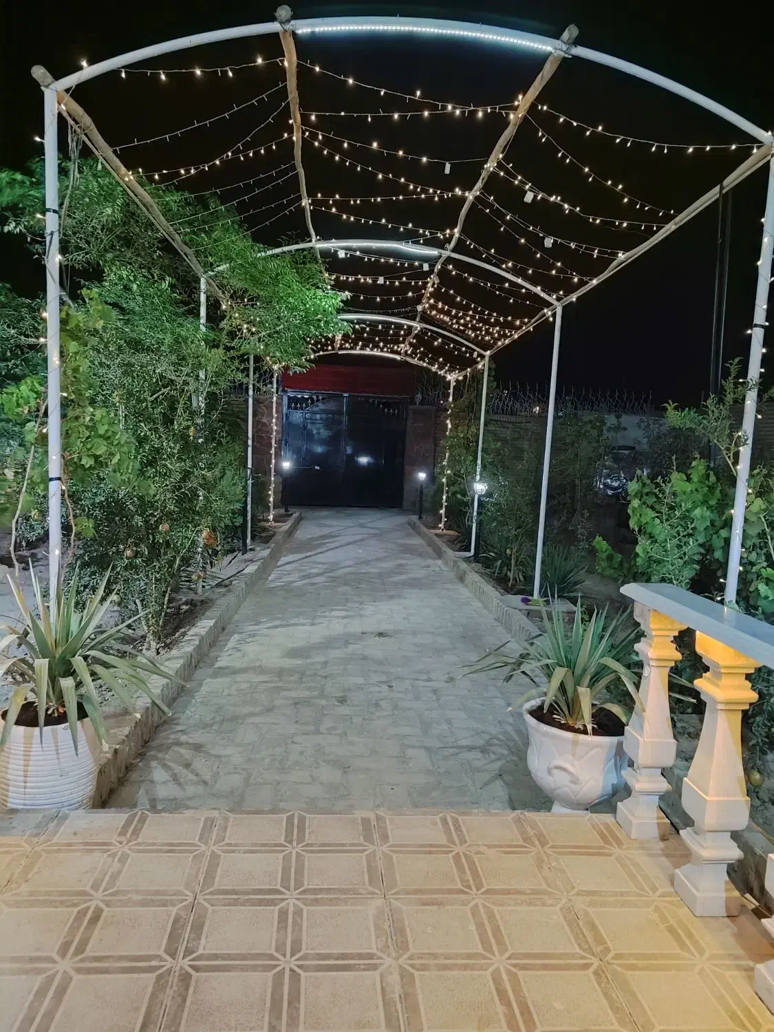 باغ. ویلا|اجارهٔ کوتاهمدت ویلا و باغ|سبزوار, کهنه آب|دیوار