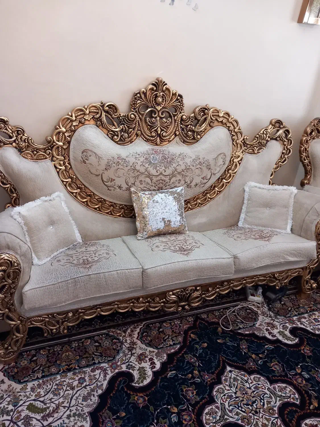 مبل سلطنتی|مبلمان خانگی و میز عسلی|پرند, فاز ۶|دیوار