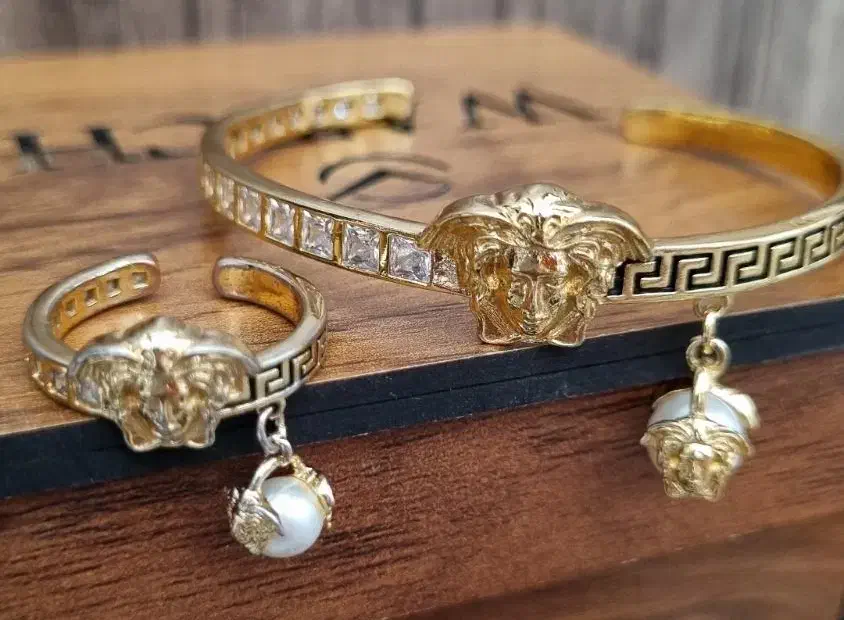 دستبند و انگشتر ورساچ|بدلیجات|خرمآباد, |دیوار