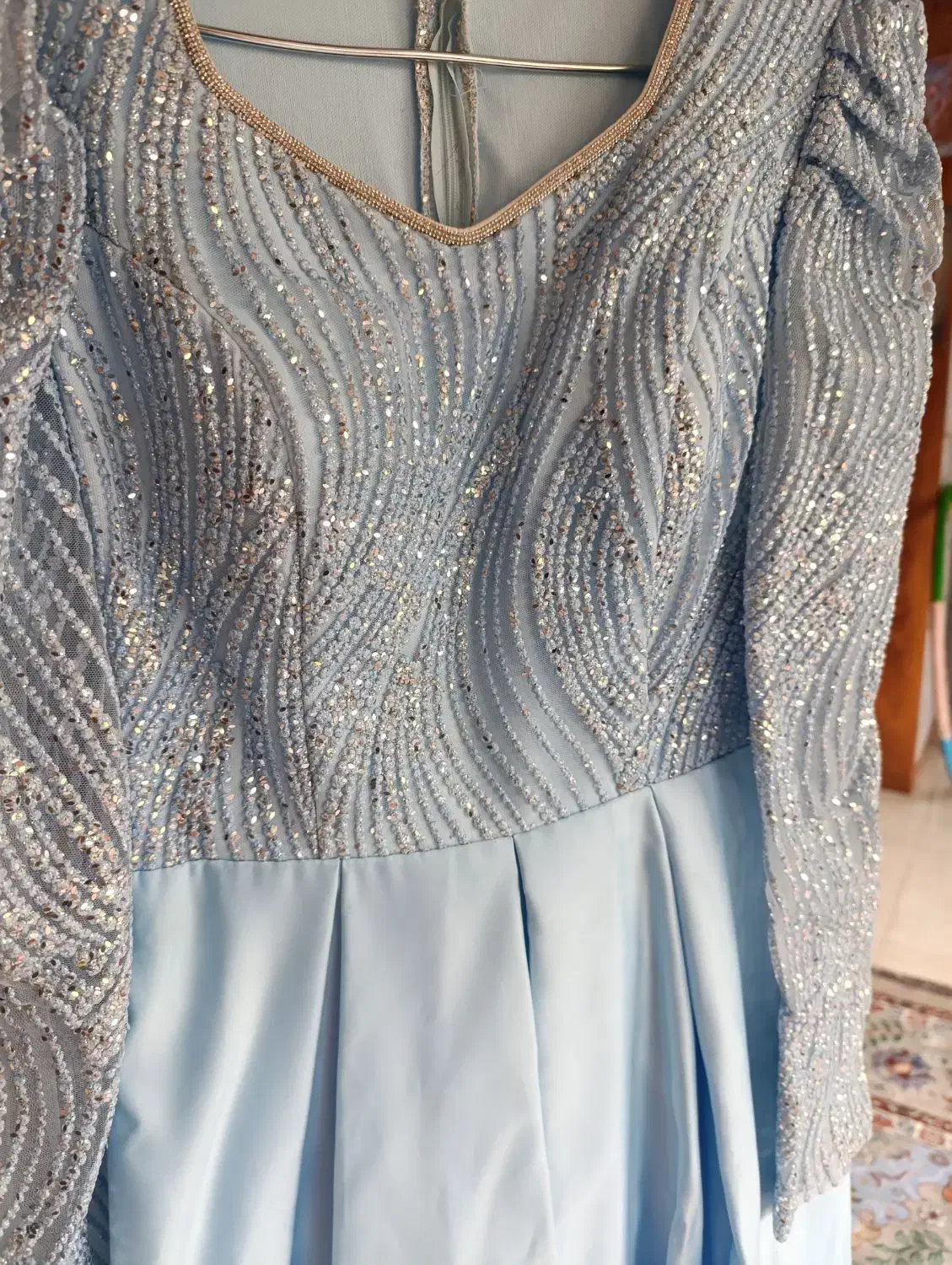 پیراهن مجلسی بسیار شیک و نو و دنباله دار|لباس|رشت, توشیبا|دیوار