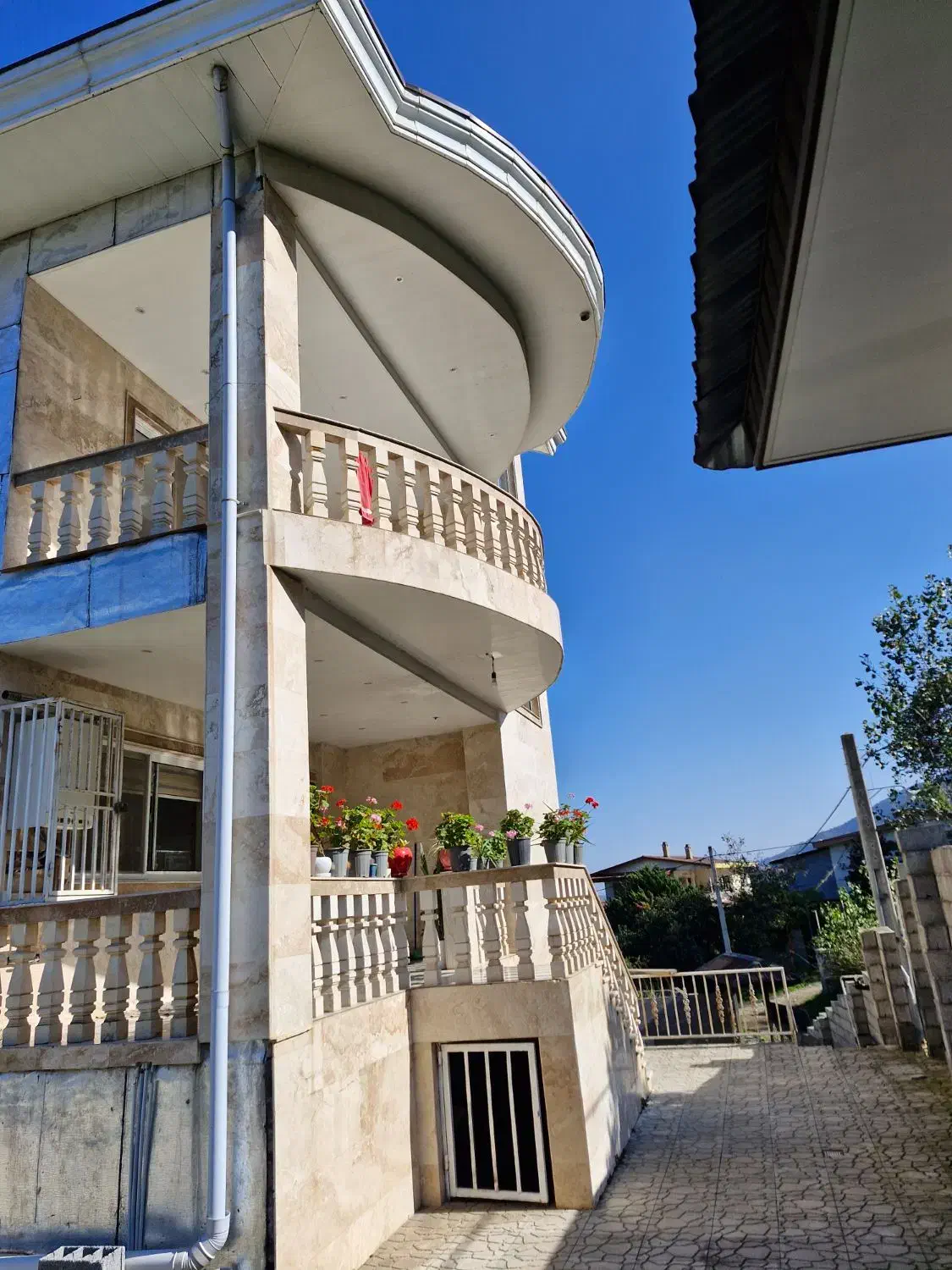 فروش ویلا ۶۵۰ متر زمین - قلعه گردن تنکابن|فروش خانه و ویلا|تنکابن, |دیوار