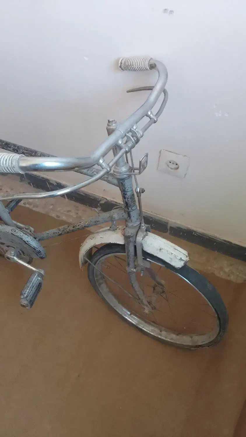 دوچرخه عتیقه وقدیمی|دوچرخه، اسکیت، اسکوتر|باشتین, |دیوار