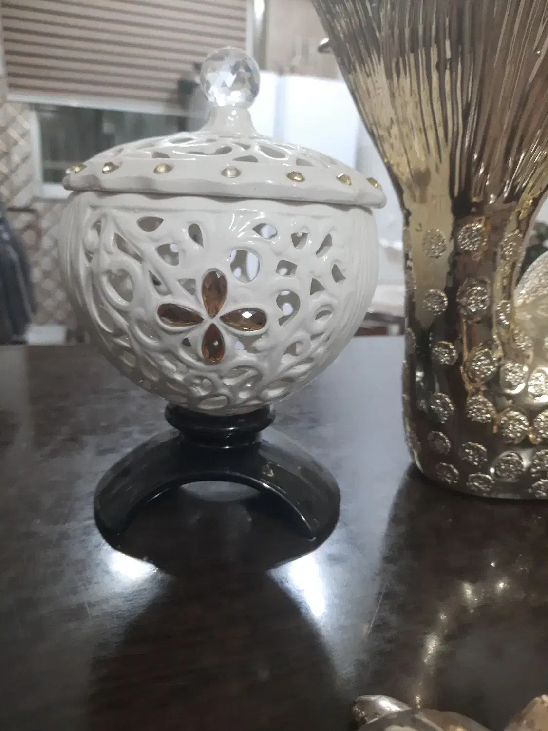 دکوری|مجسمه، تندیس، ماکت|صومعه‌سرا, |دیوار