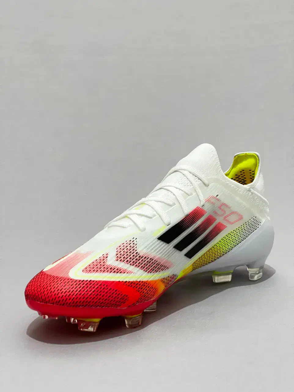 کفش کتونی کتانی فوتبال فوتبالی چمن چمنی اف پنجاه|کیف، کفش، کمربند|قم, نیروگاه|دیوار