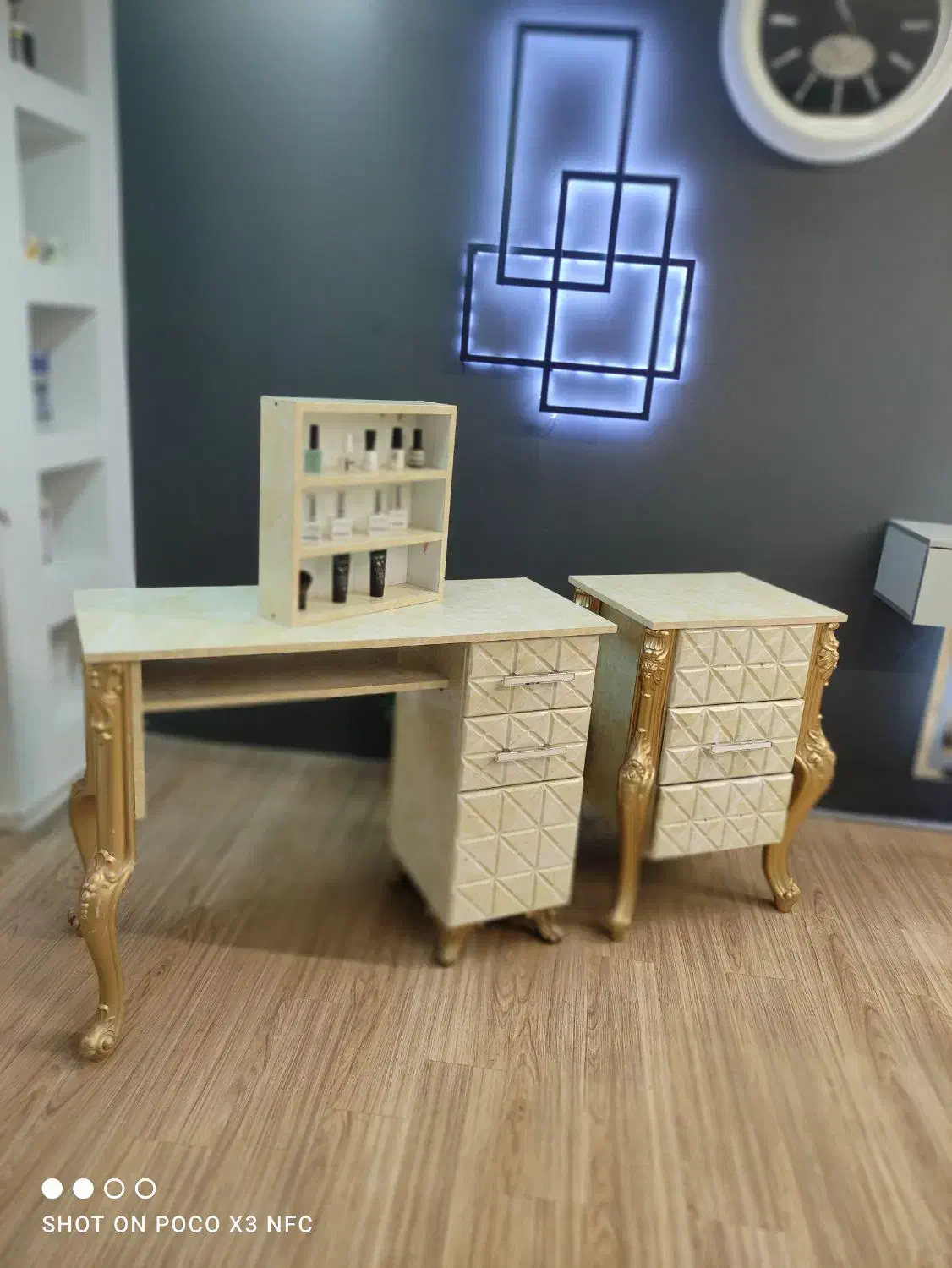 میز مناسب برای لاین ناخن|آرایشگاه و سالنهای زیبایی|بیرجند, |دیوار