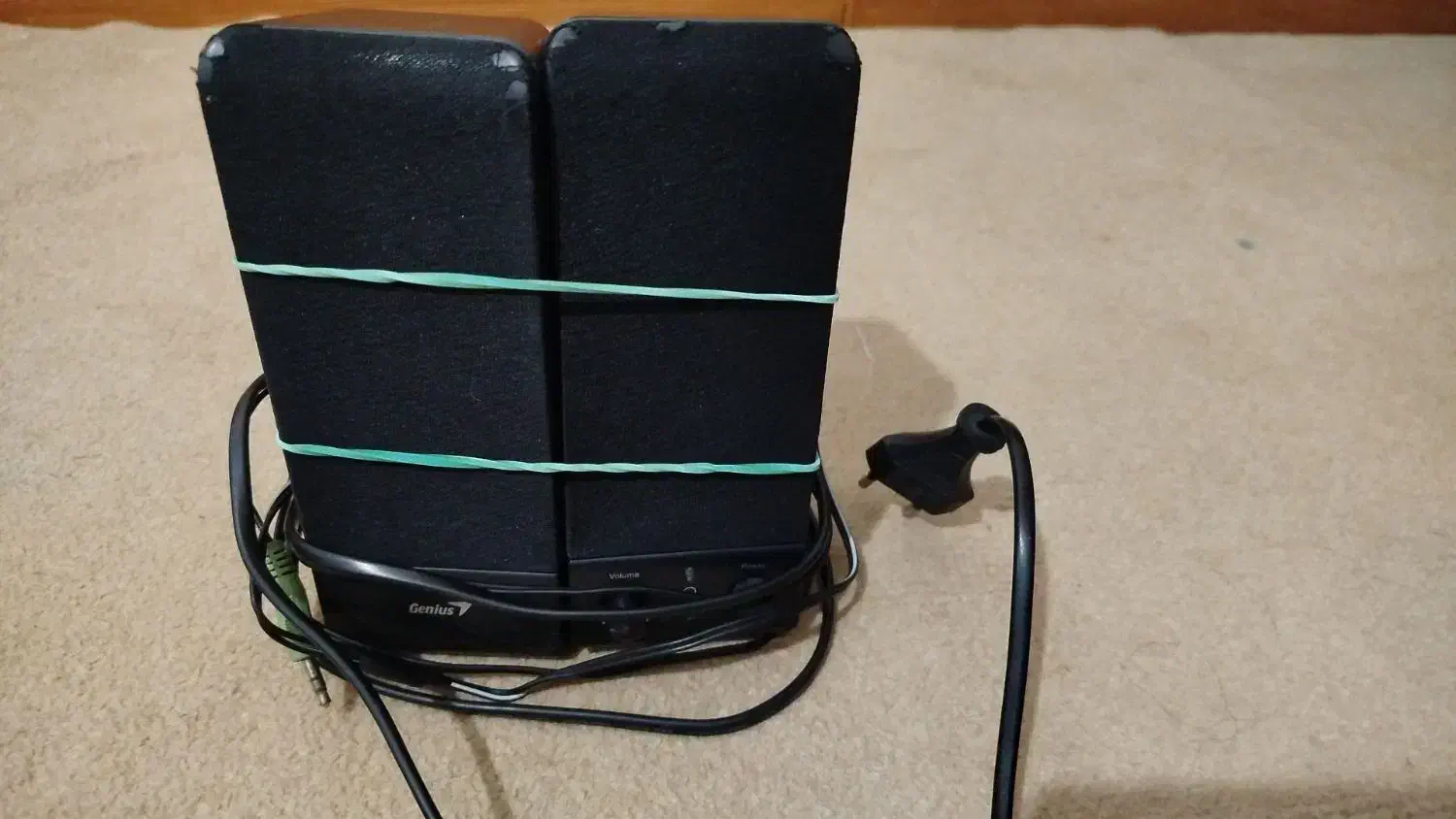 یک دستگاه سی دی خورنیازبه تعمیرفکرکنم سیمش قطعه،|پخشکننده DVD و ویدیو|کازرون, |دیوار