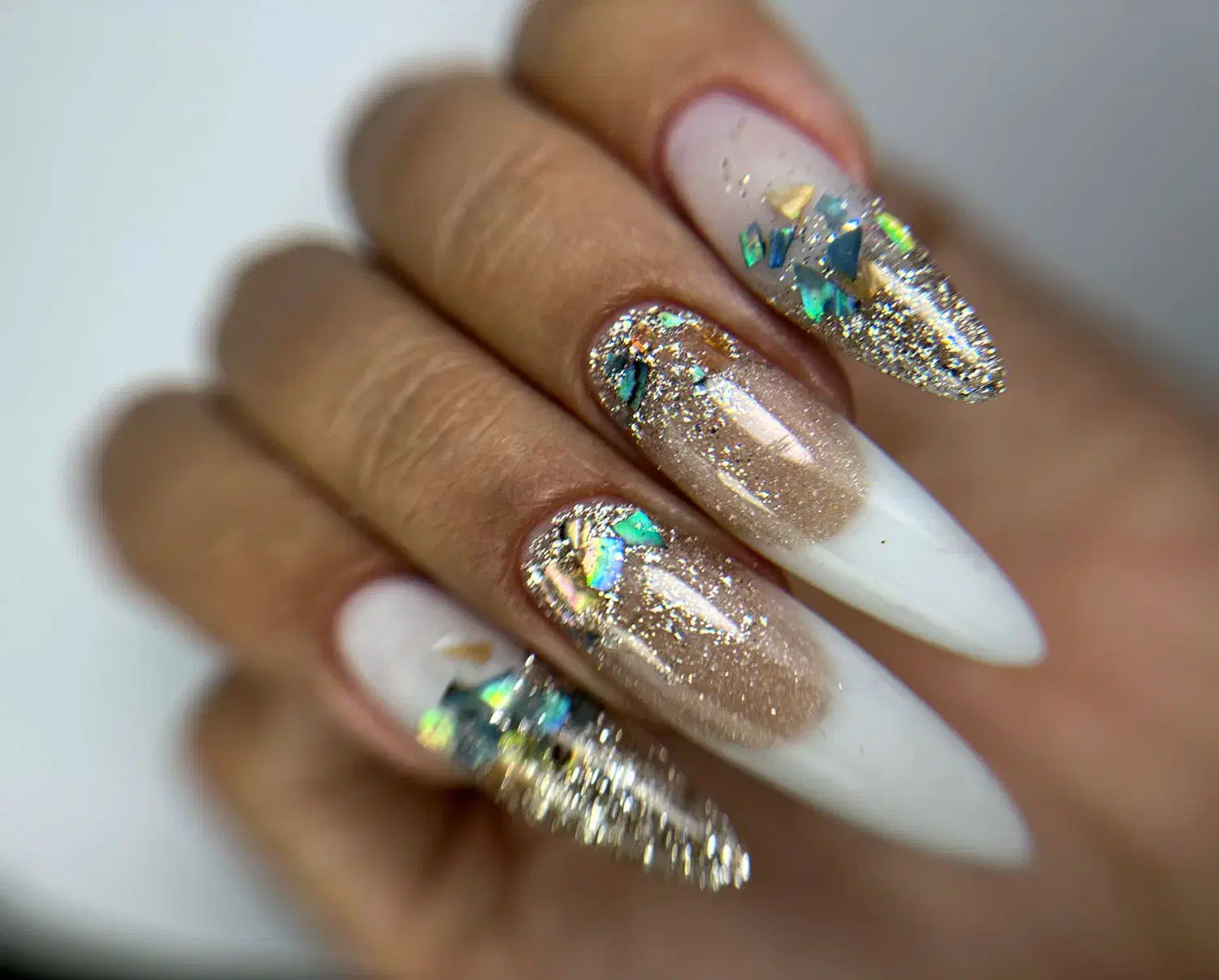 کاشت تخصصی ترمیم لمینت ژلیش ناخن|خدمات آرایشگری و زیبایی|شیراز, پودنک|دیوار