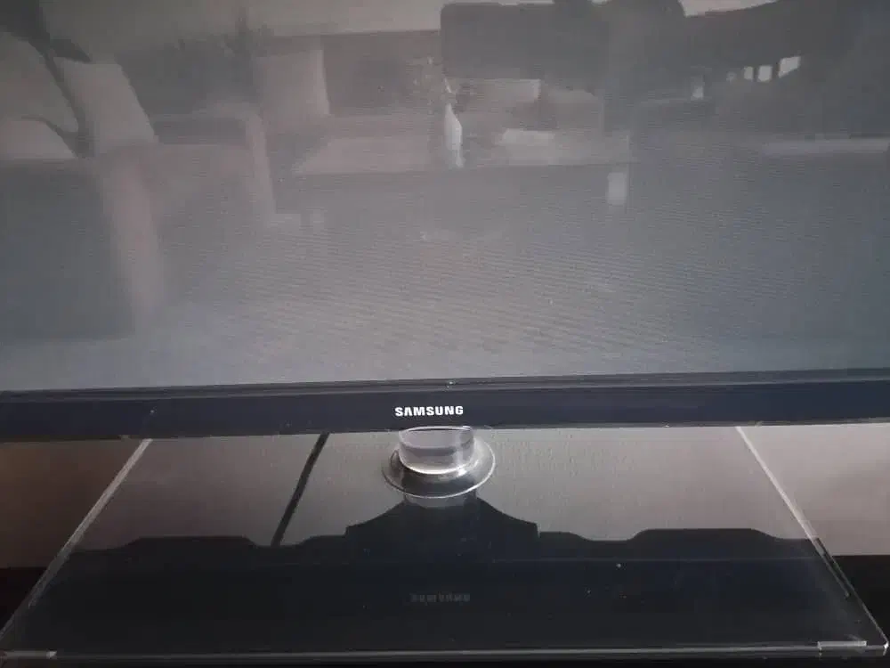 تلوزیون سامسونگ و زیر تلوزیون|تلویزیون و پروژکتور|شاهین‌شهر, مخابرات (شهید بهشتی)|دیوار