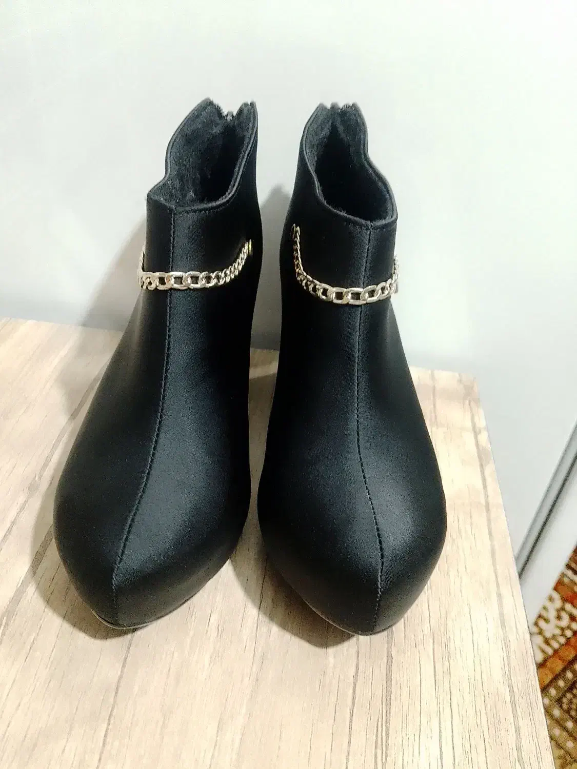 کفش|کیف، کفش، کمربند|فردوسیه, |دیوار