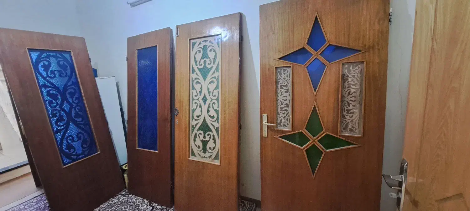 درب چوبی قدیمی بسیار تمیز|مصالح و تجهیزات ساختمان|اصفهان, سودان|دیوار