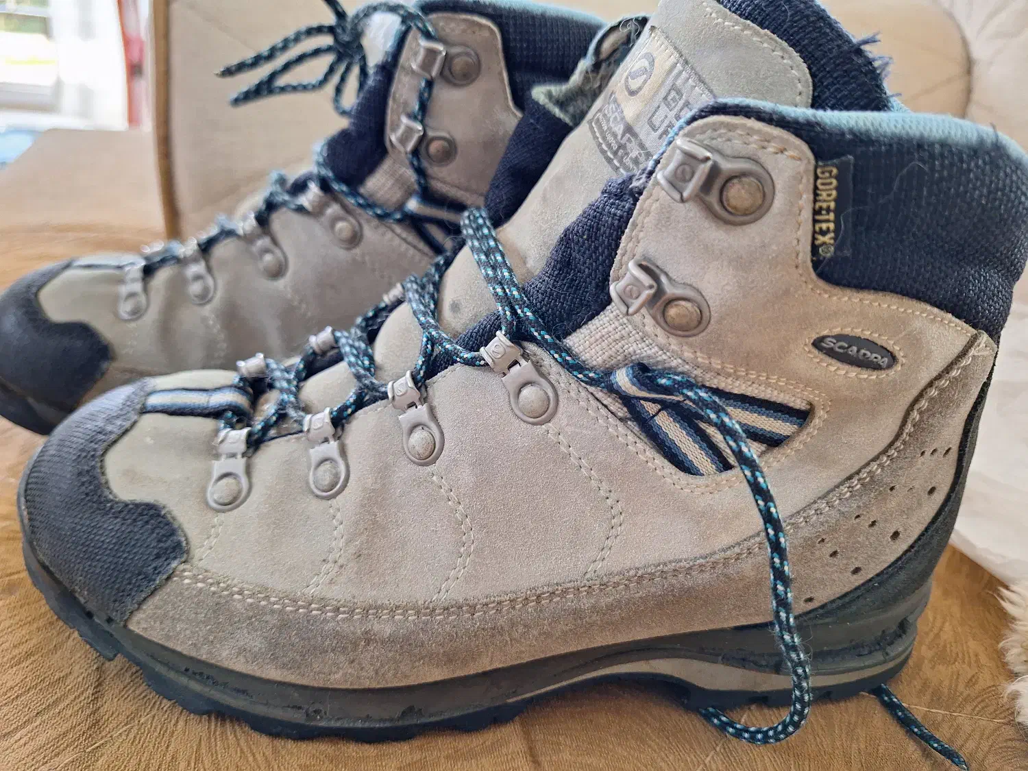 کفش کوهنوردی کوهستانی|کوهنوردی و کمپینگ|چابکسر, |دیوار