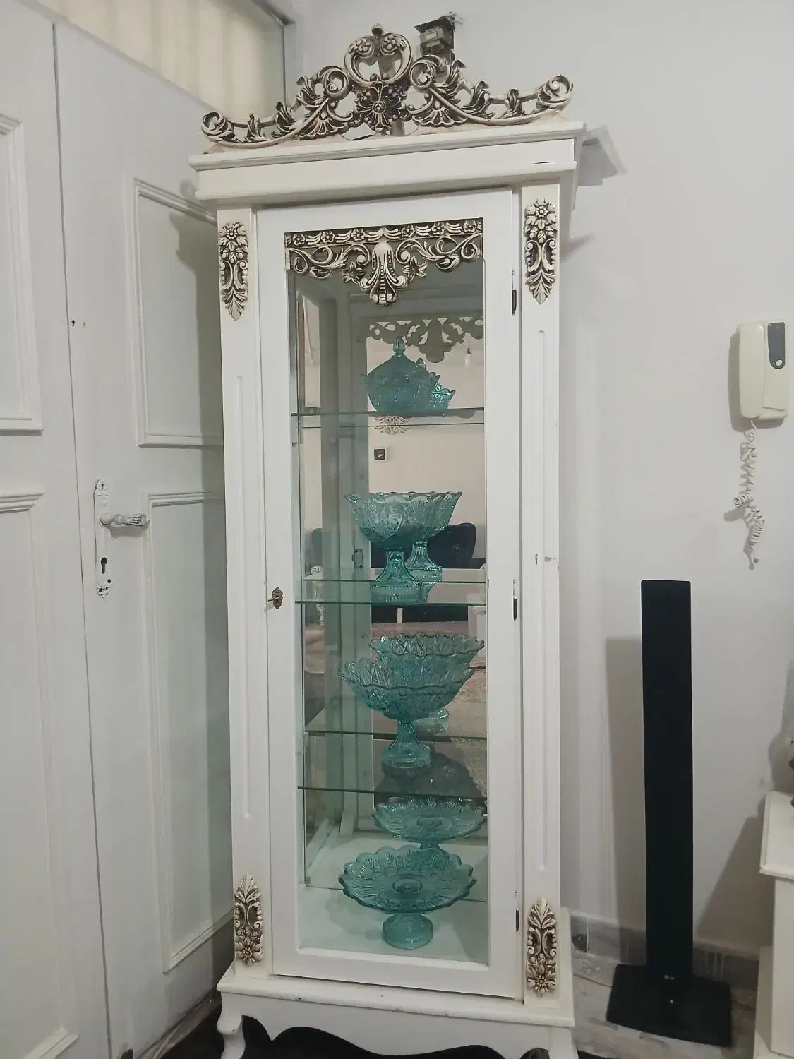 بوفه سفید|بوفه، ویترین، کنسول|اقبالیه, |دیوار