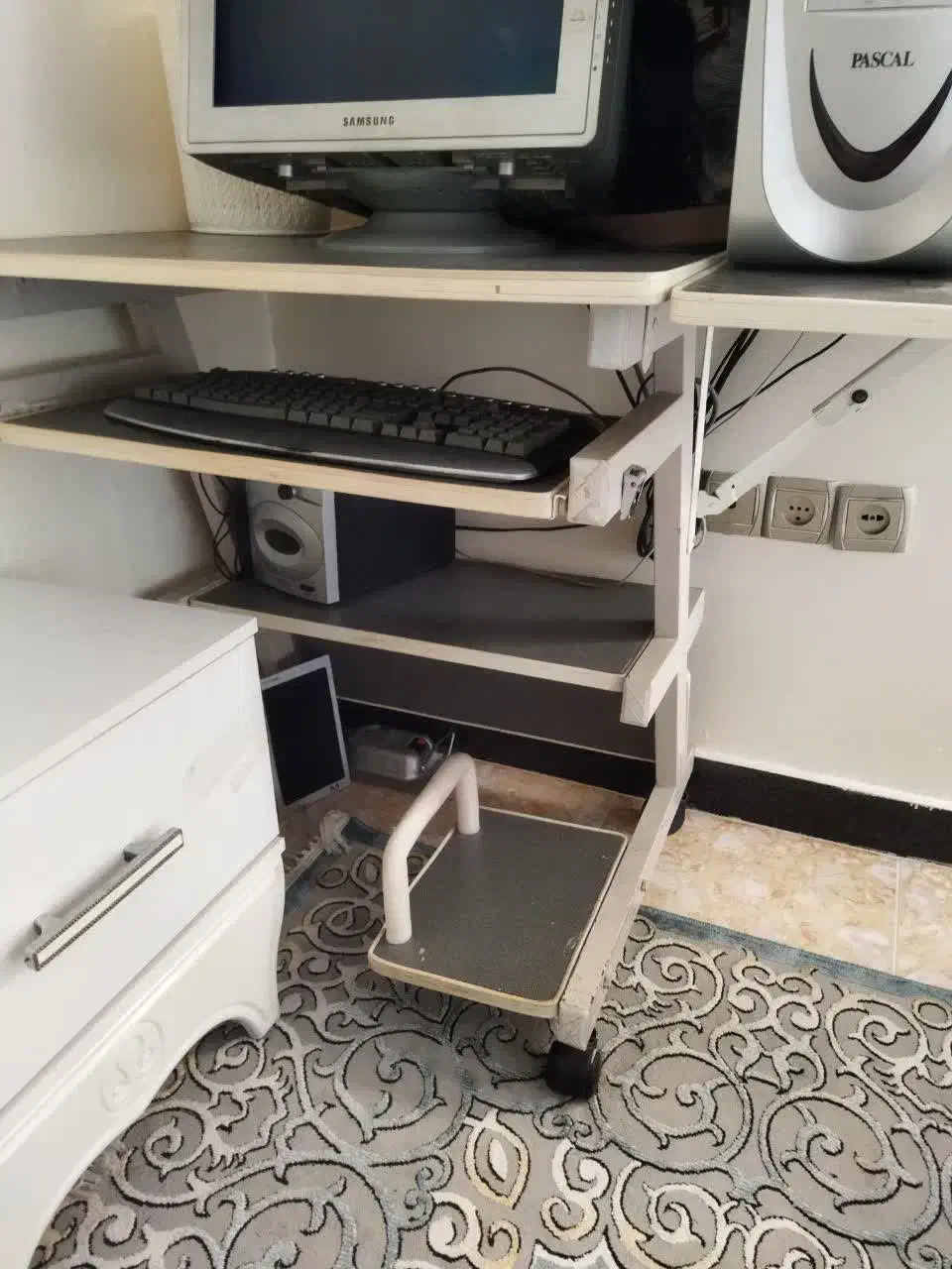 میز کامپیوتر چرخدار|میز تحریر و کامپیوتر|آمل, |دیوار