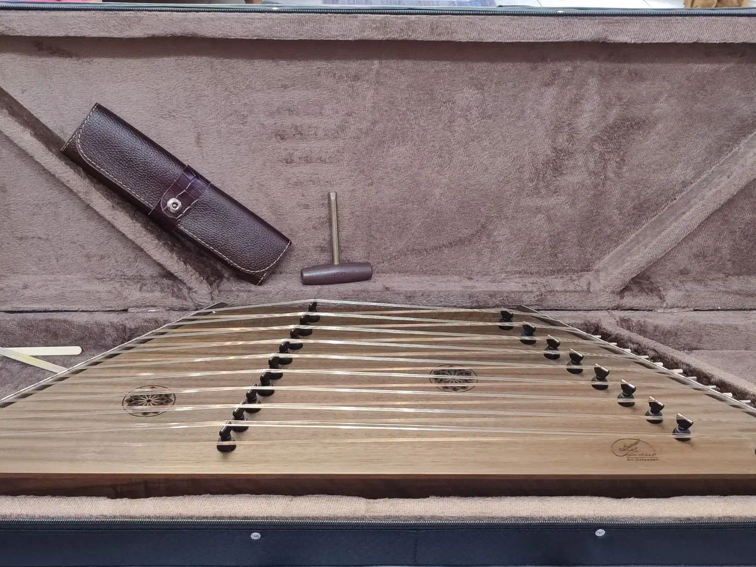 سنتور نونو|سازهای سنتی|ساری, |دیوار