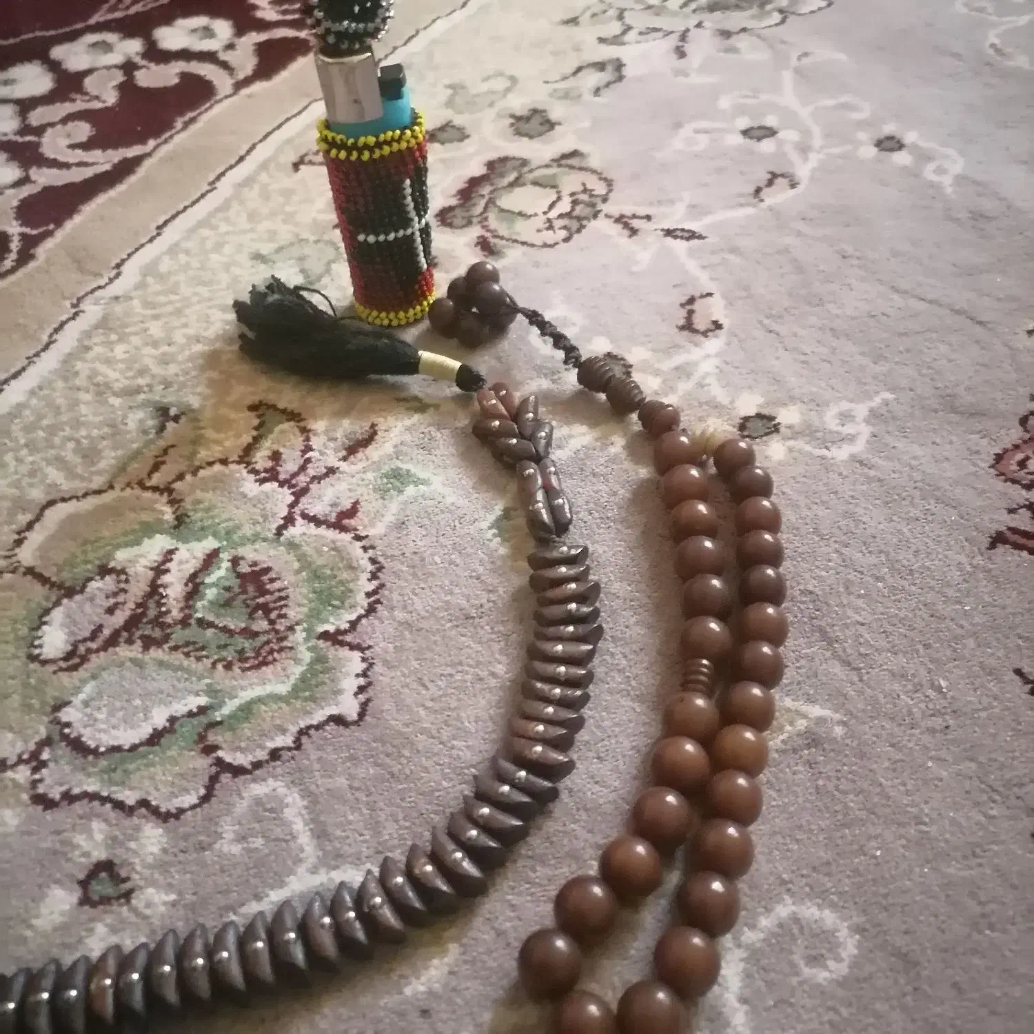 دوعدد تسبیح هسته خرما و یک جا فندکی منجوق کاری|جواهرات|گرگان, |دیوار