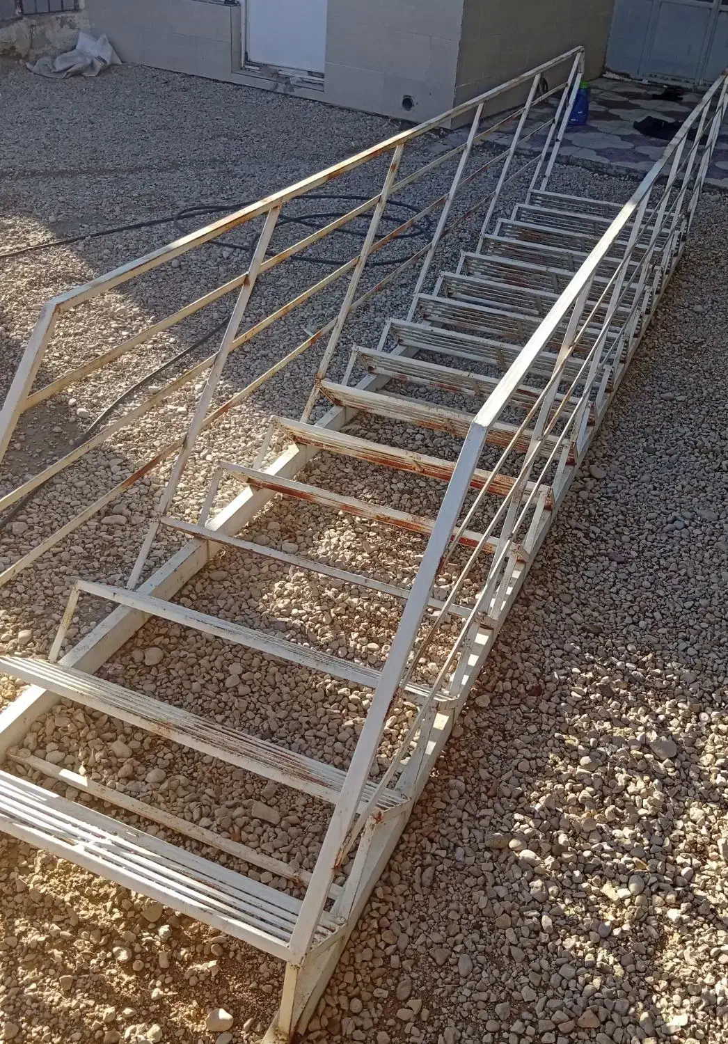 نرده بان|لوازم سرویس بهداشتی|جهرم, |دیوار