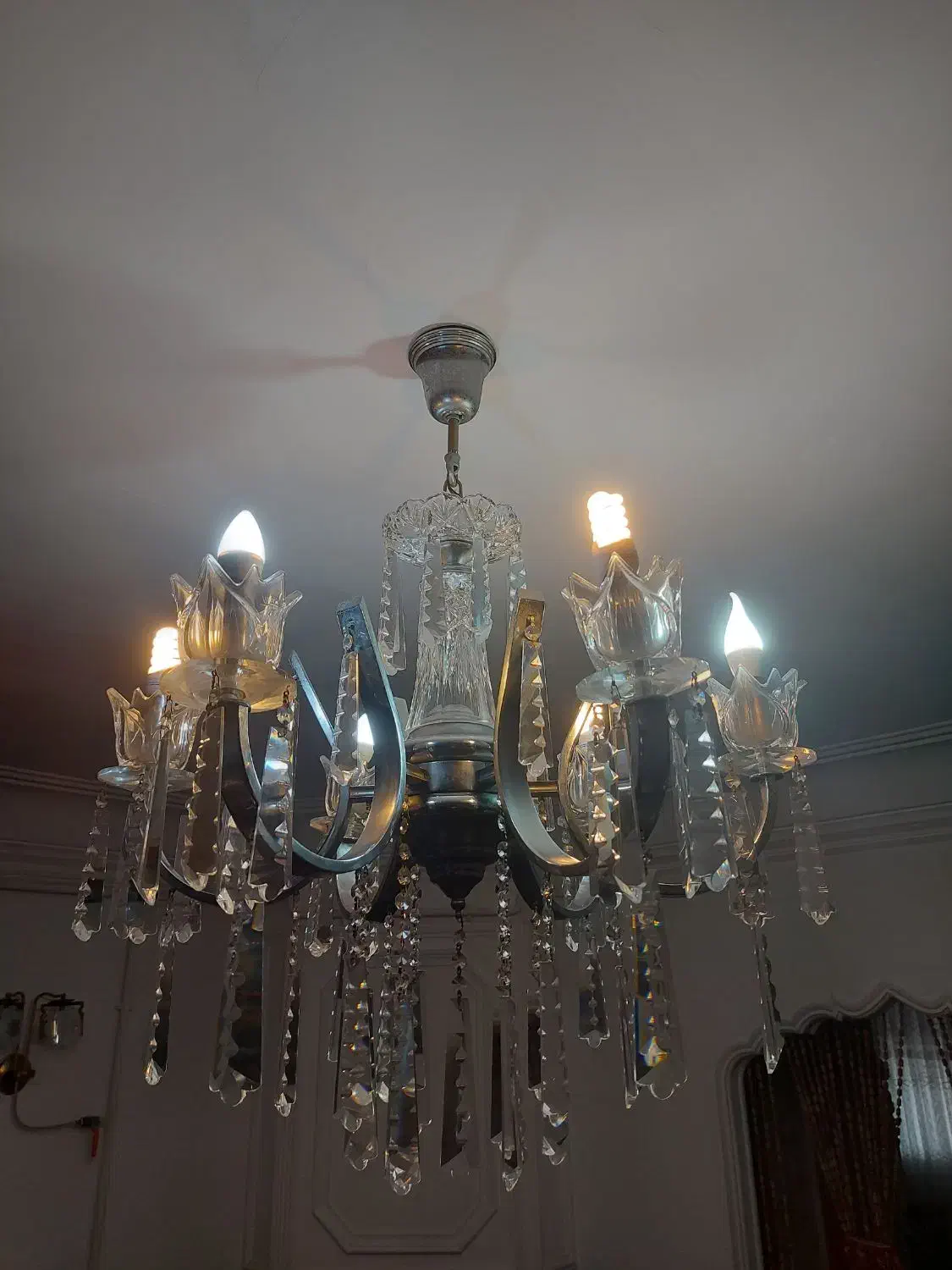 دوعدد لوستر ۶شاخه کاملاً سالم|لوستر و چراغ آویز|رشت, معلم|دیوار