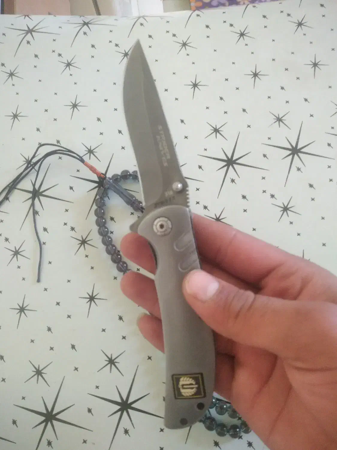 تسبیح و چاقو|کلکسیون اشیاء عتیقه|سنندج, |دیوار