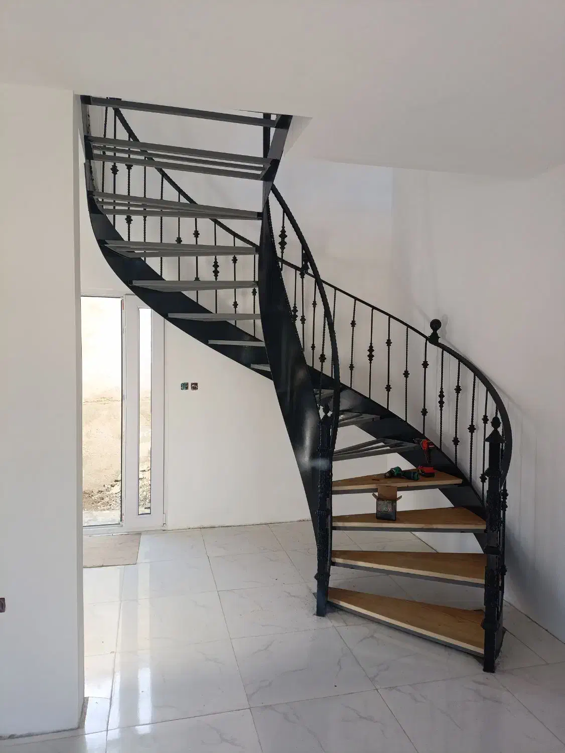 پله ، طراحی و ساخت کف پله چوبی وسوناخشک|خدمات پیشه و مهارت|آمل, |دیوار