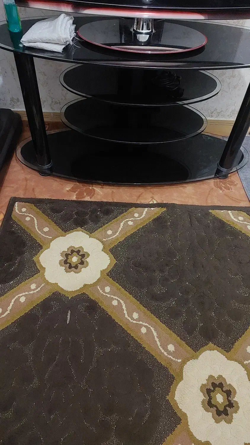 تلویزیون ال جی ۳۲ اینچ با میز تلویزیون|تلویزیون و پروژکتور|اسلامشهر, شهرک مهدیه|دیوار