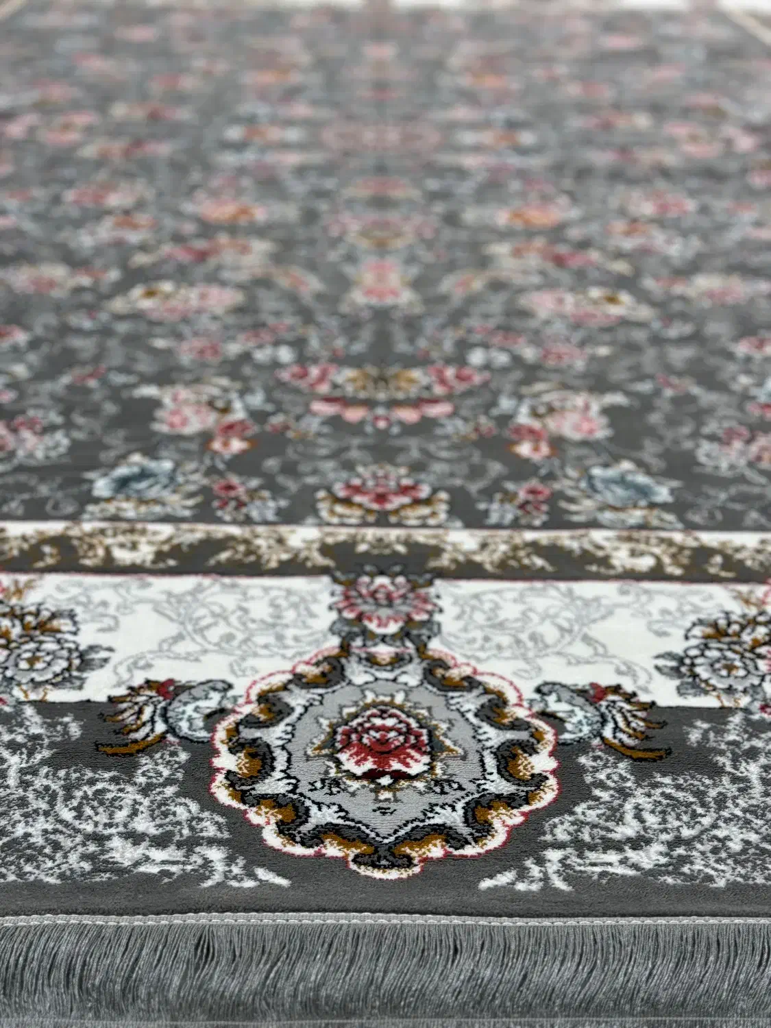 فرش سنتی با رنگ‌های خاص|فرش|گرگان, |دیوار