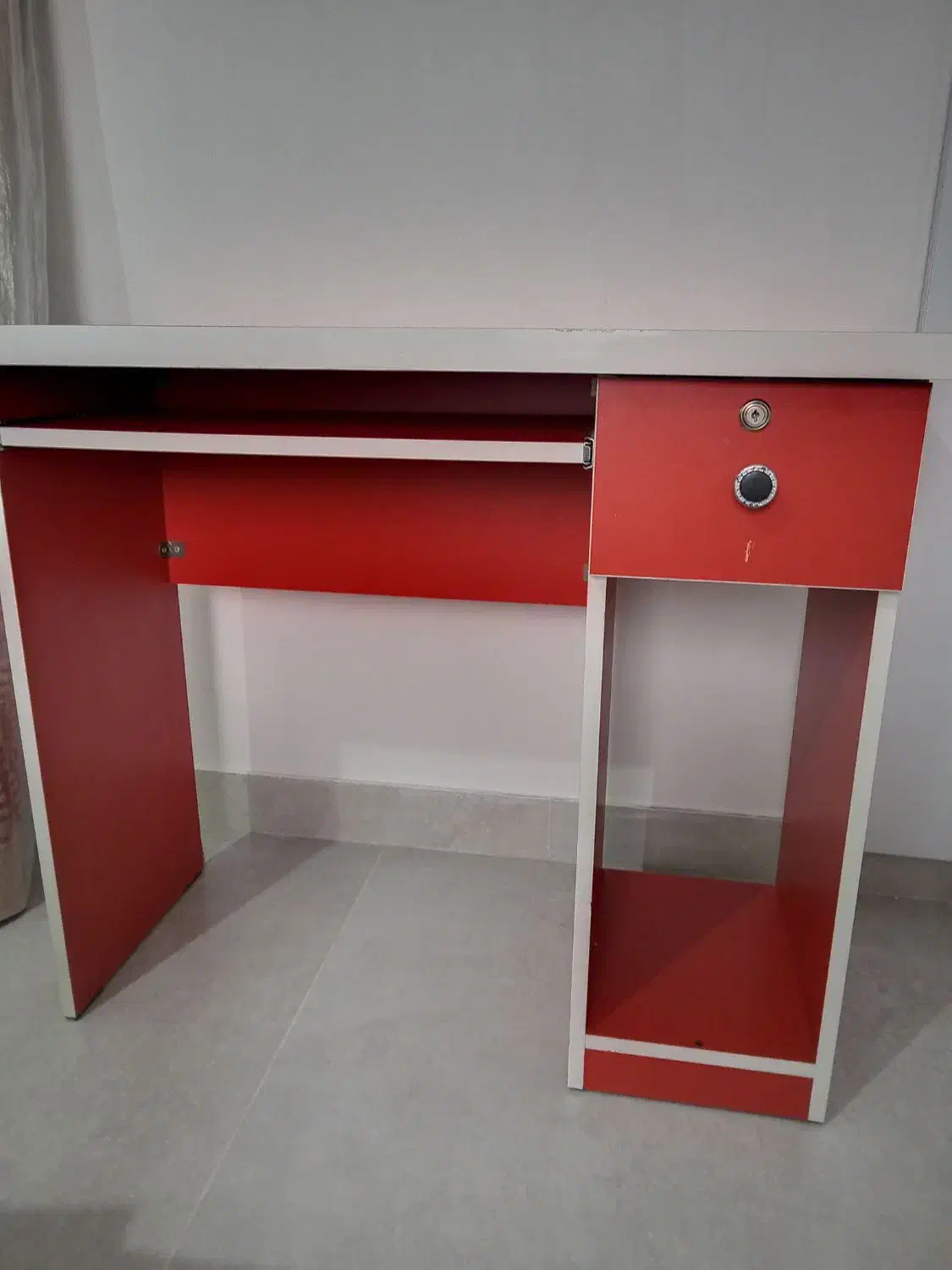 میز کامپیوتر یا تحریر|میز تحریر و کامپیوتر|پاکدشت, پاکدشت (مامازند)|دیوار