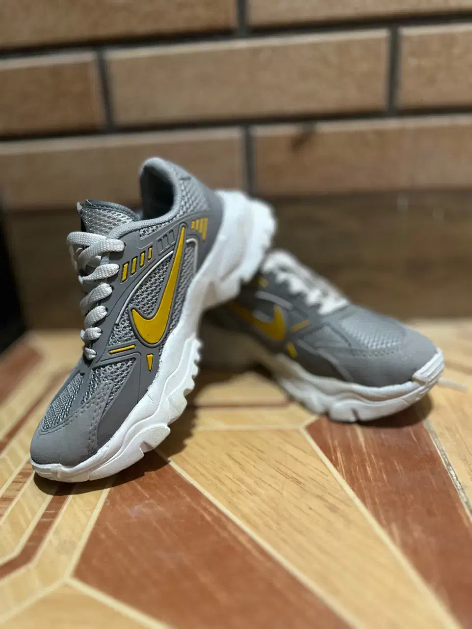 کفش|کیف، کفش، کمربند|کاشان, ولیعصر|دیوار