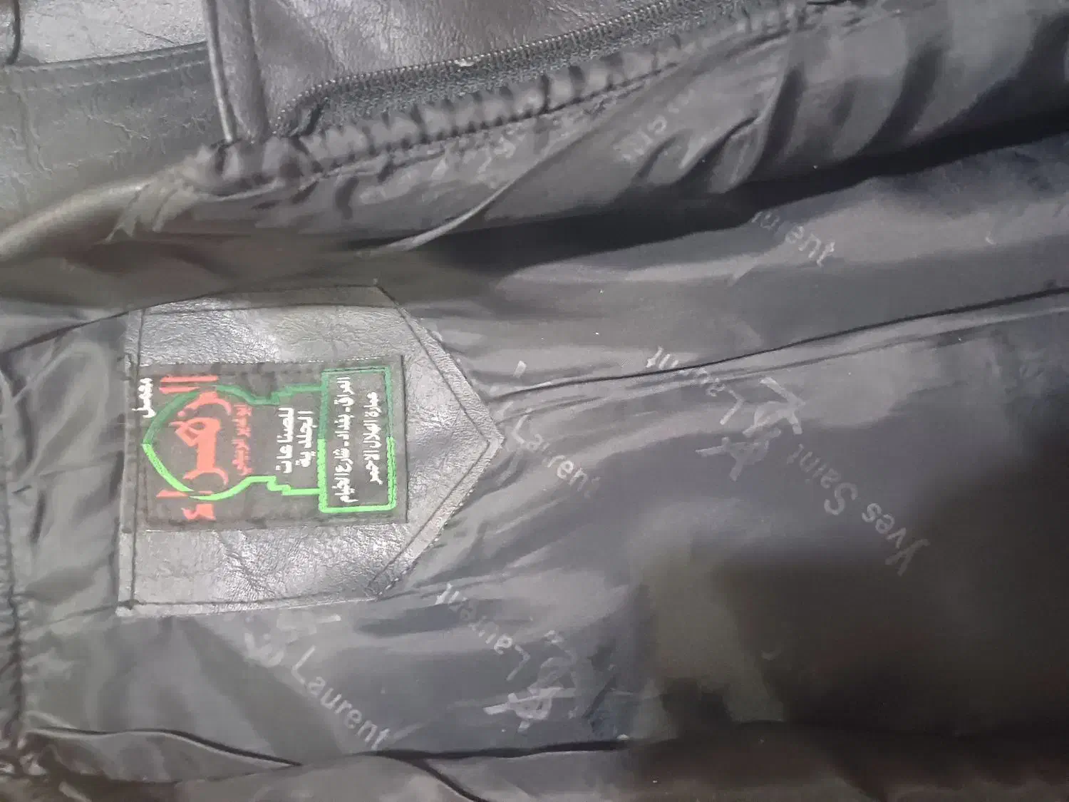 کاپشن چرم|لباس|قم, ولیعصر|دیوار