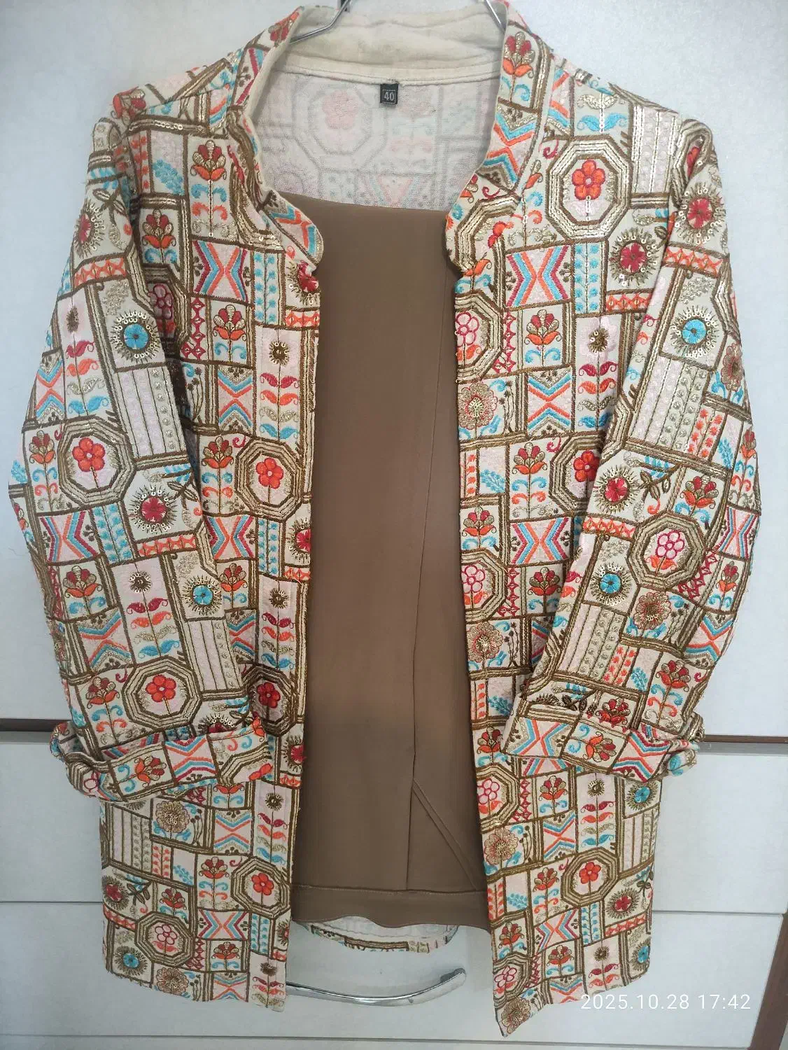 مانتو|لباس|فولادشهر, C8|دیوار