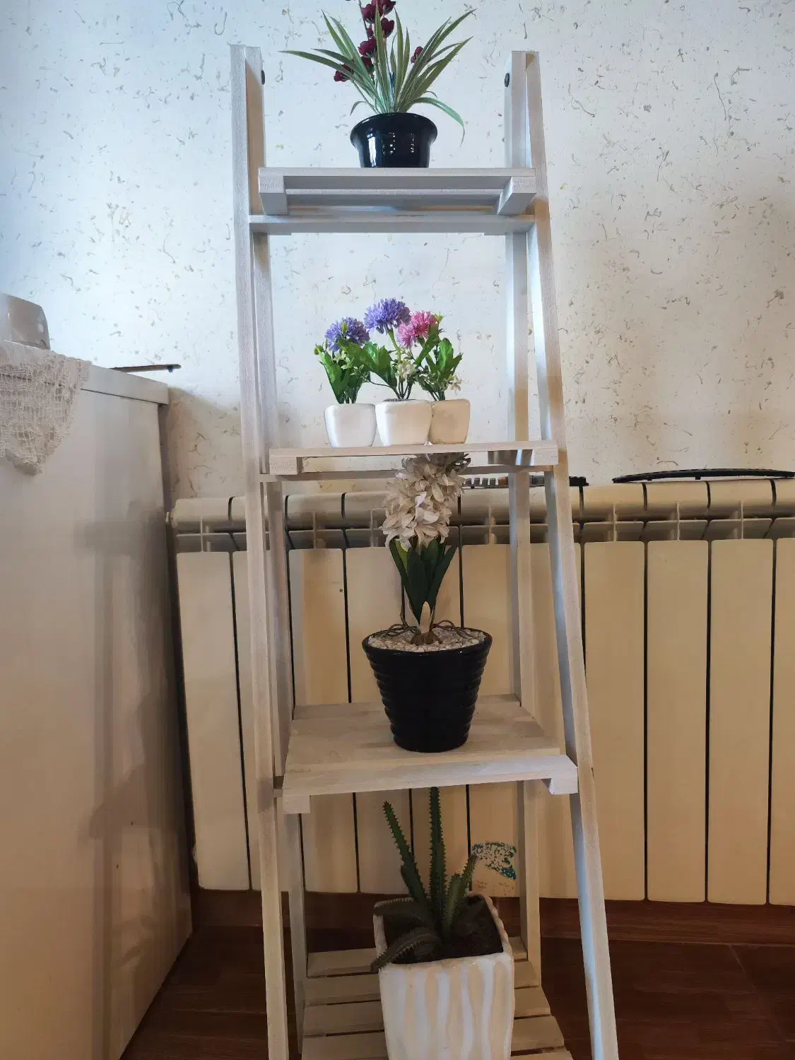 اسنتد چوبی همراه گلدن|گل مصنوعی|بندر انزلی, جزیره|دیوار