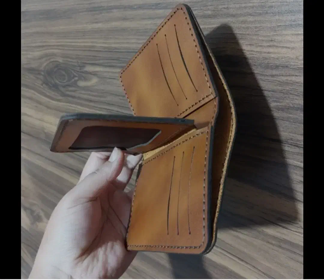 کیف مدارک قهوه‌ای چرم گم شده|اشیا|مشهد, توس (بلوار توس)|دیوار