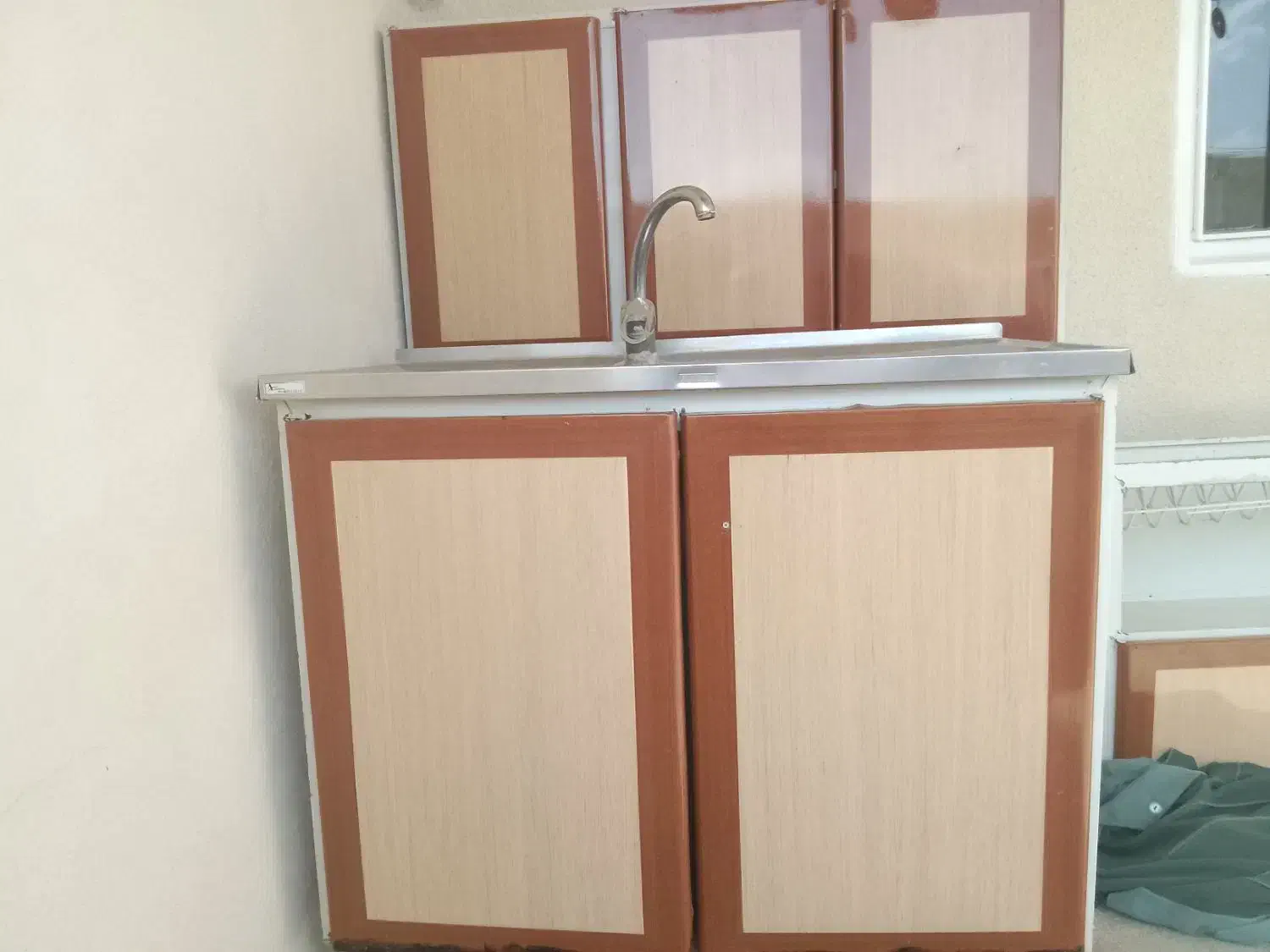 12000000|آب‌چکان و نظم‌دهنده ظروف|قروه, |دیوار