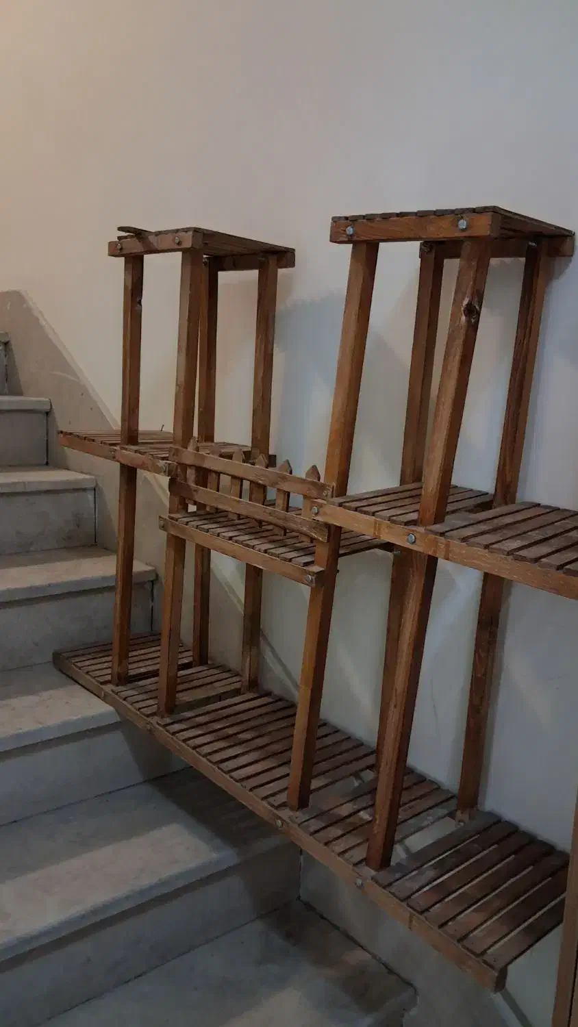 استند چوبی گل|کتابخانه، شلف، قفسه‌های دیواری|تهران, کرمان|دیوار