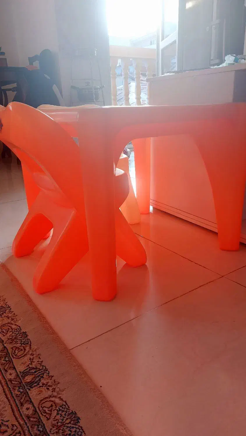 میز پلاستیکی کودک|تخت و صندلی بچه|رشت, رودباری|دیوار