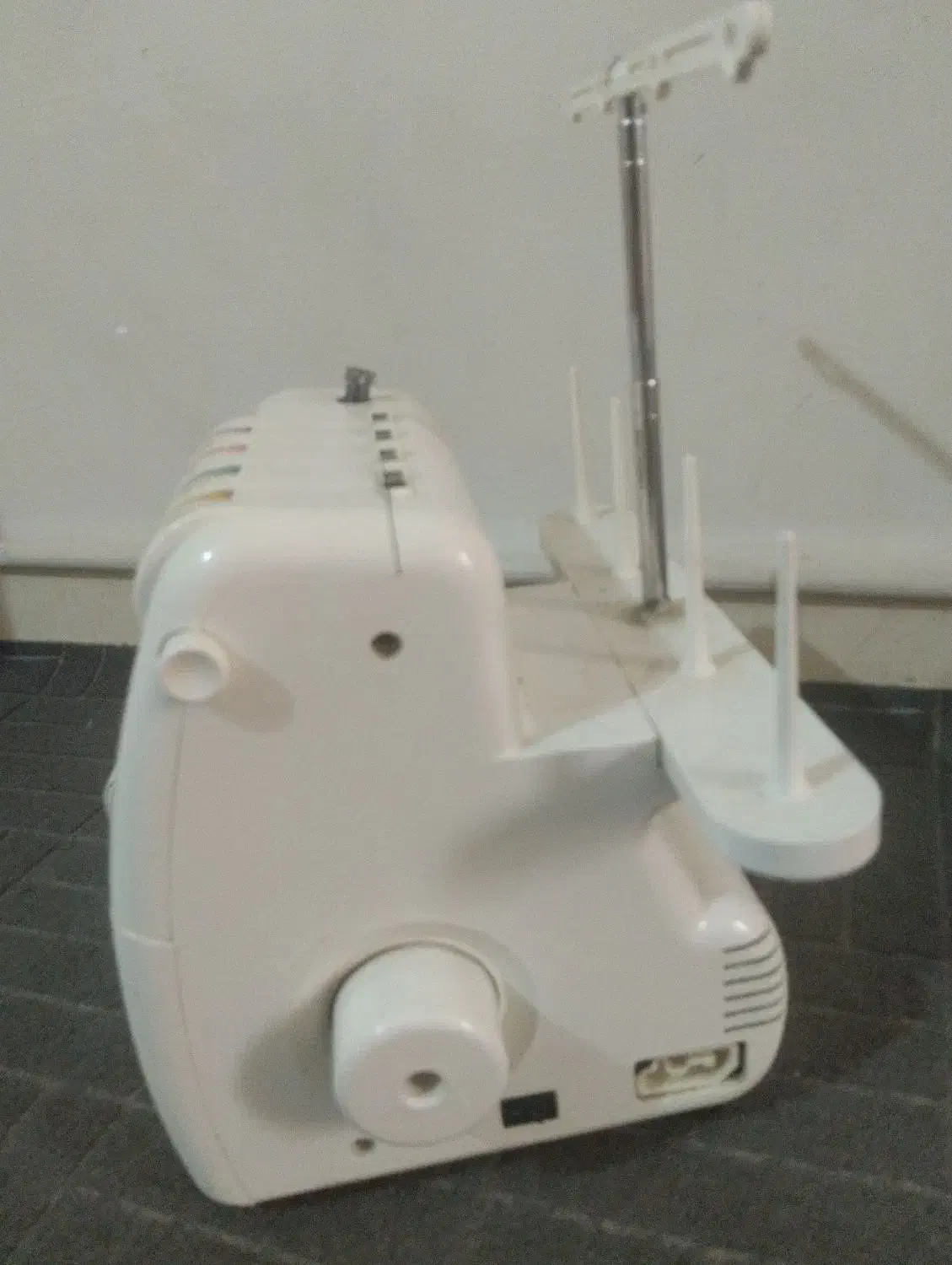 یک  چرخ خیاطی سردوز پنج نخ و یکی نیو لایف خانگی|چرخ خیاطی و ریسندگی|رباط‌کریم, رباط‌کریم|دیوار