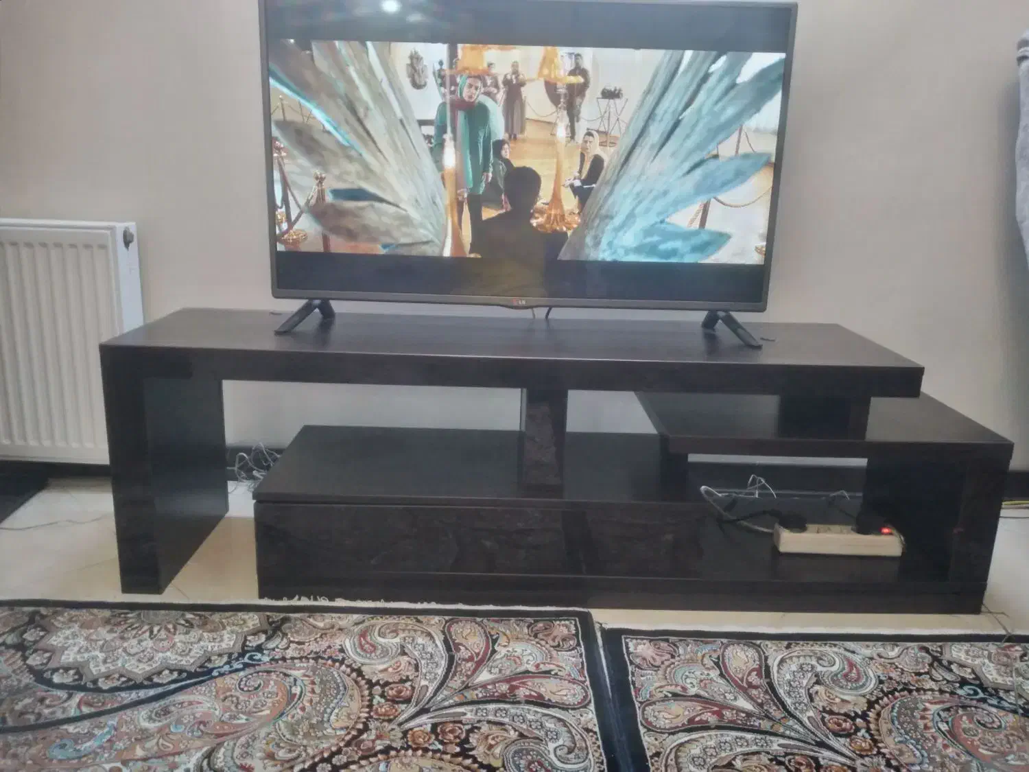 ۲ عدد میز تلوزیون سالم|میز تلویزیون|تهران, باغ خزانه|دیوار